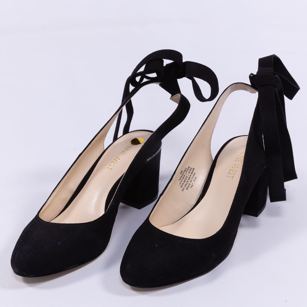 حذاء بكعب عريض