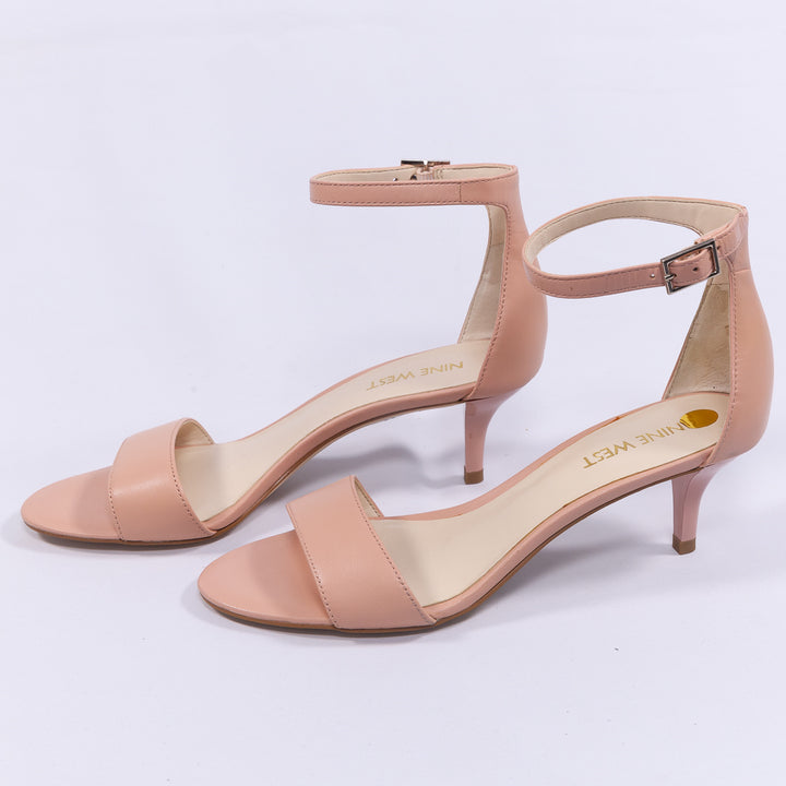 صندل بكعب قصير