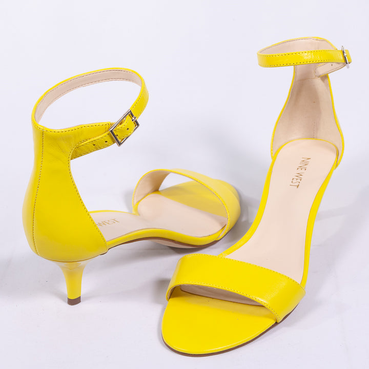 صندل بكعب قصير