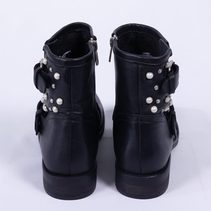 Pearl-Embellished Shoe