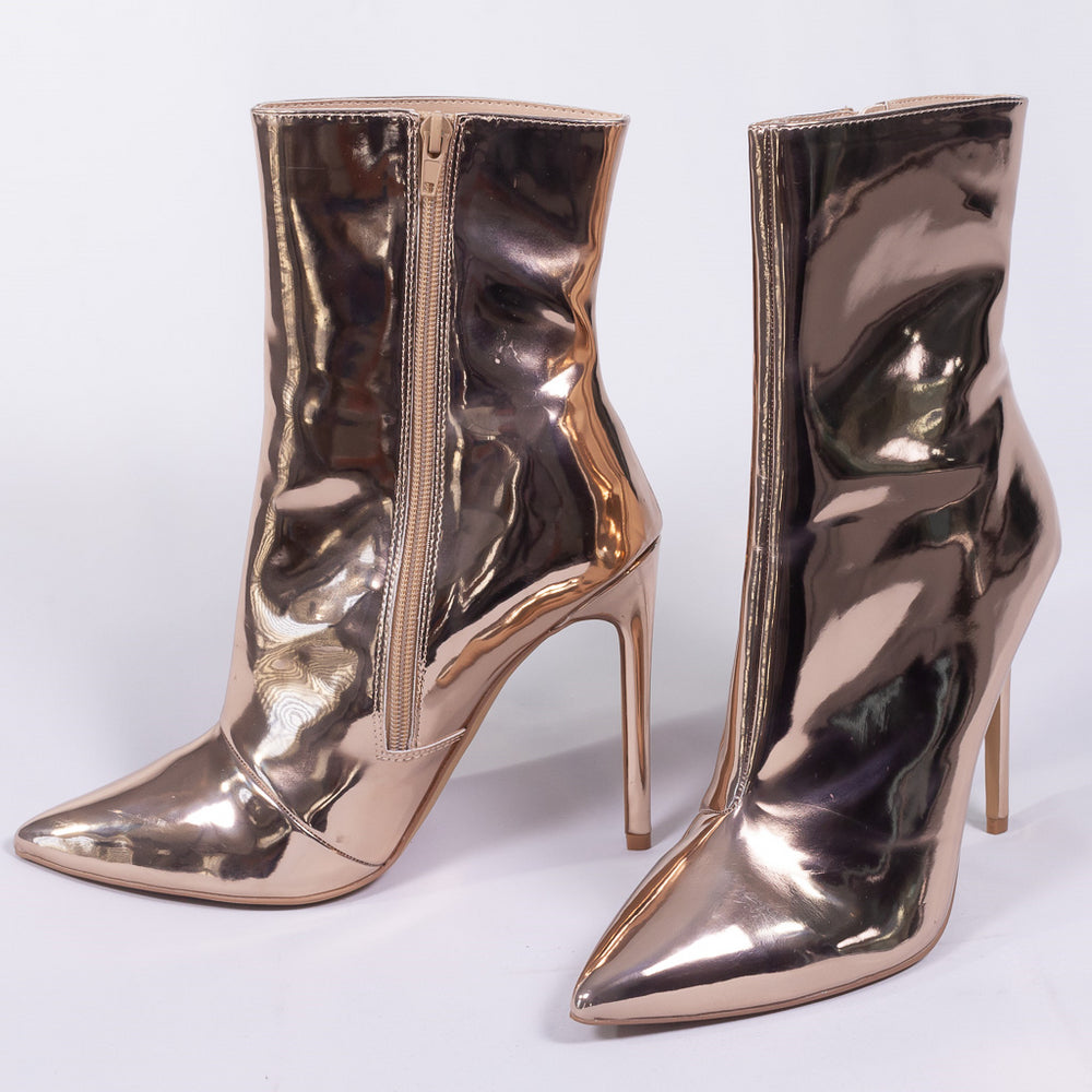 حذاء ميتاليك