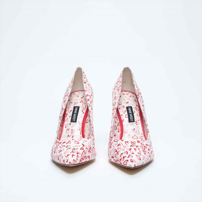 حذاء بكعب عالي