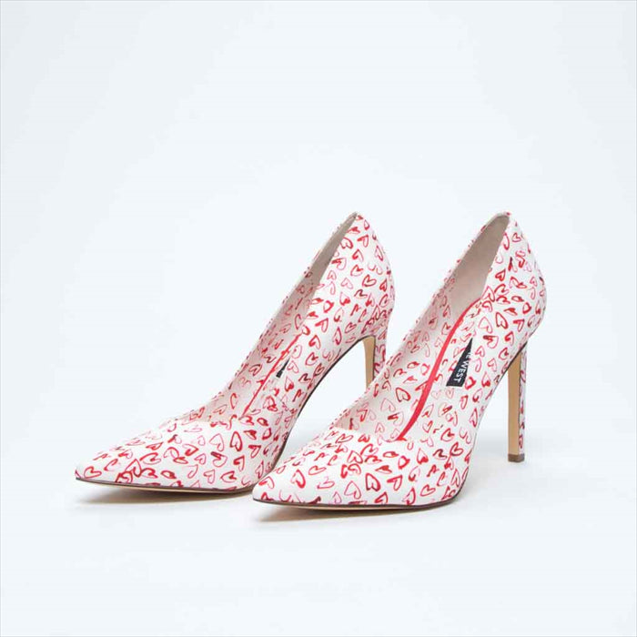 حذاء بكعب عالي