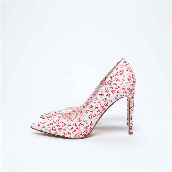 حذاء بكعب عالي