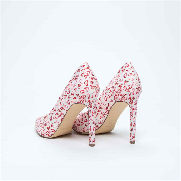 حذاء بكعب عالي