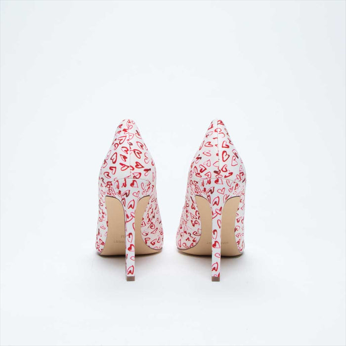 حذاء بكعب عالي