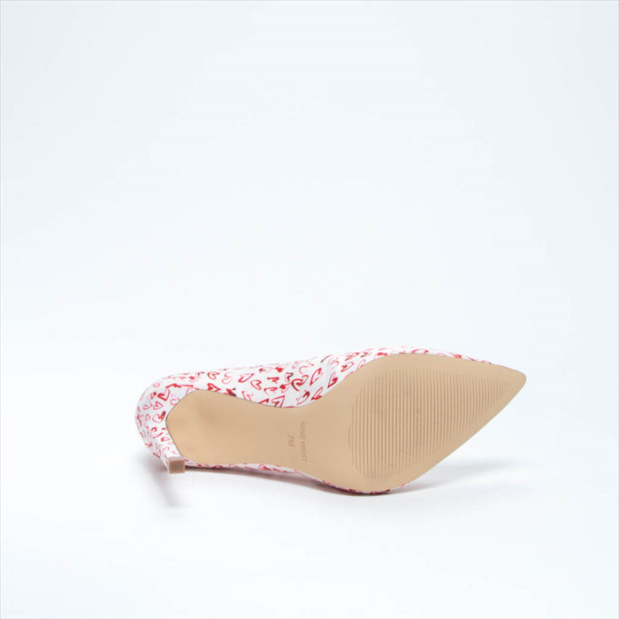 حذاء بكعب عالي