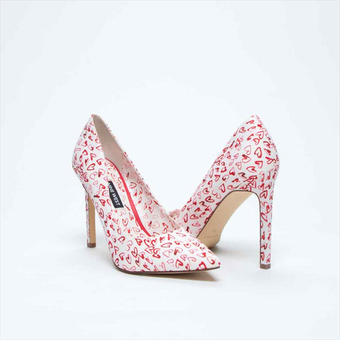 حذاء بكعب عالي