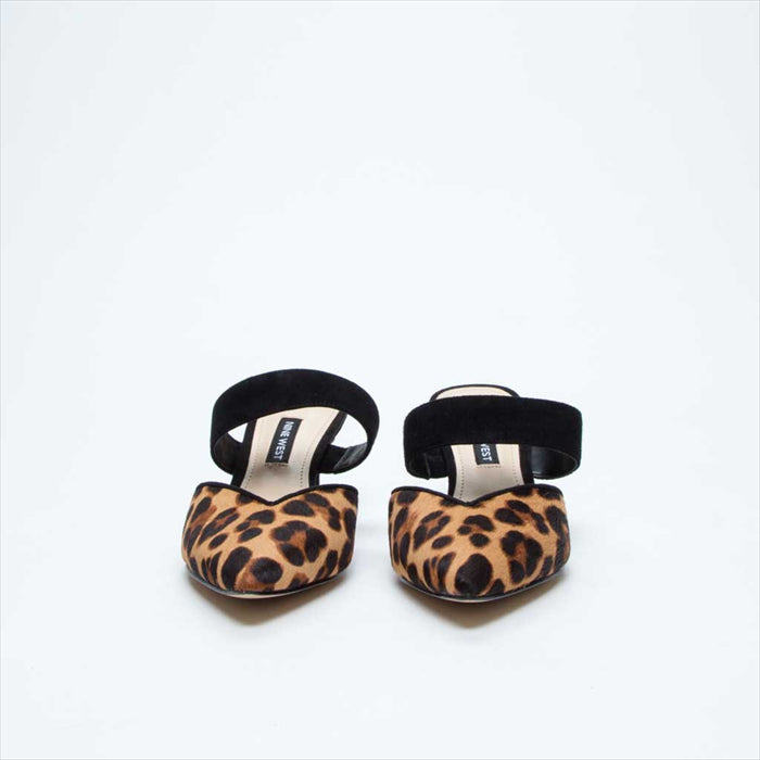 حذاء بكعب قصير