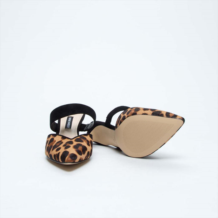 حذاء بكعب قصير