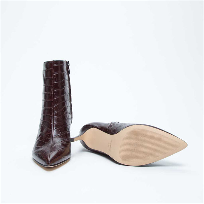 حذاء جلد مع كعب