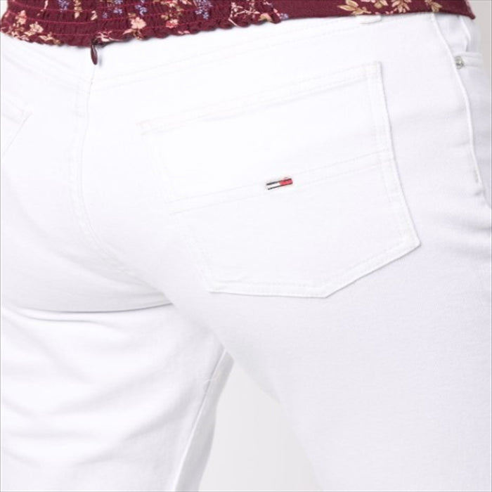 جينز بقصة ضيقة