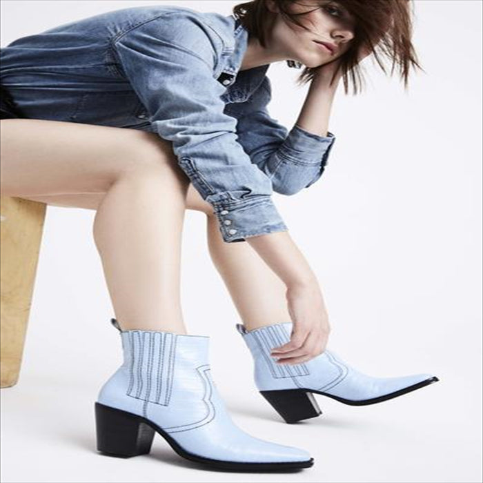 حذاء بكعب عالي