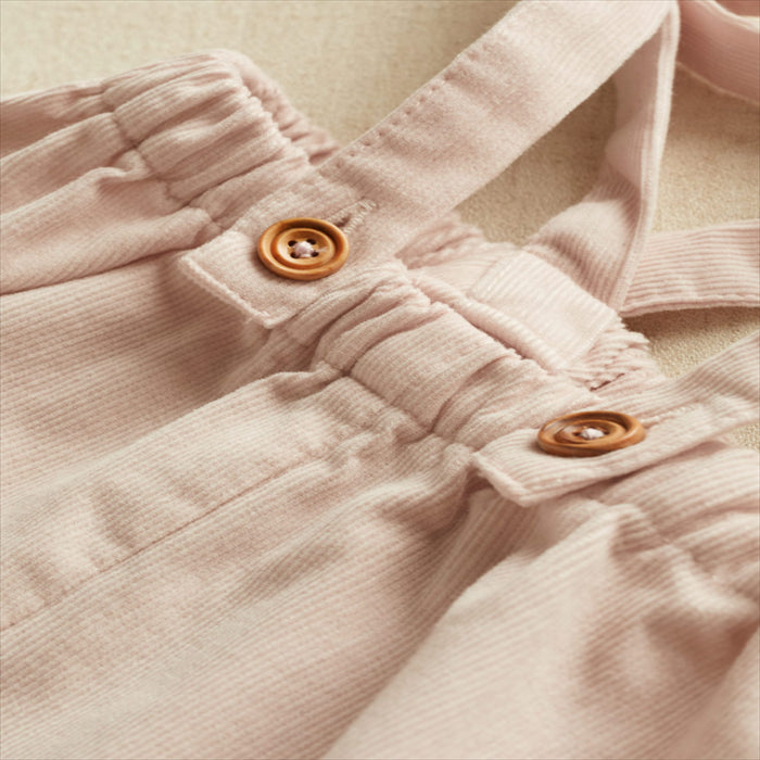 بنطال مع حمالات