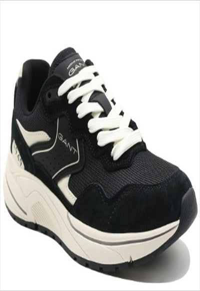 حذاء مع رباط