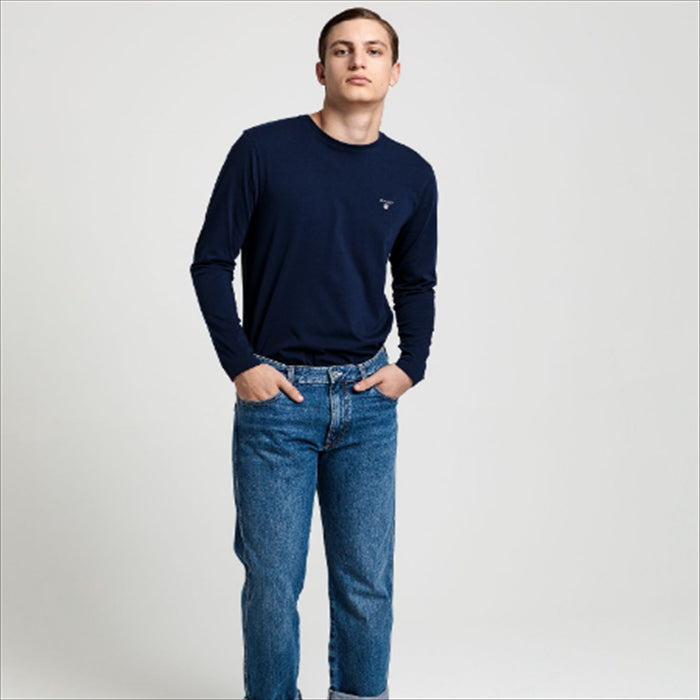 بلوزة بأكمام طويلة