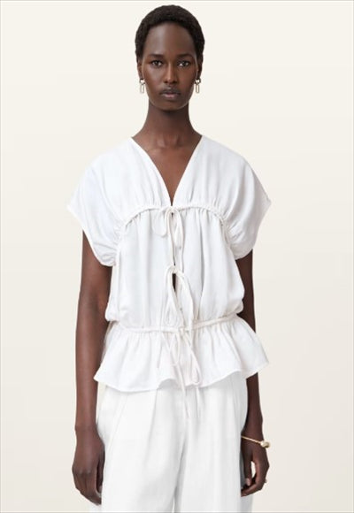 بلوزة بدون اكمام