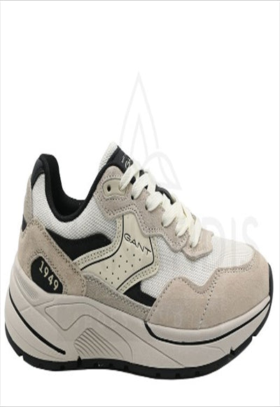 حذاء مع رباط