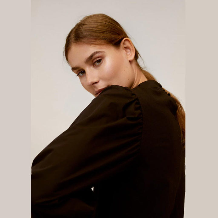 تيشيرت بأكمام منفوشة