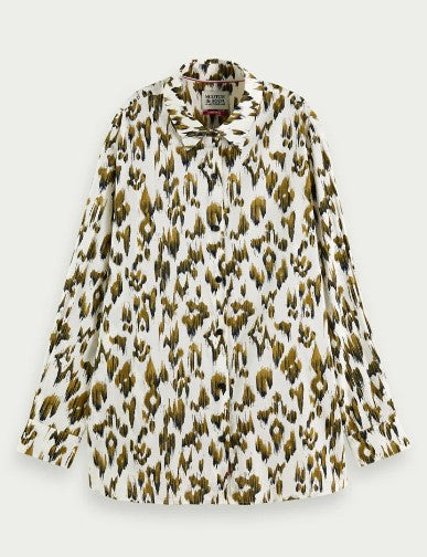 قميص بقصة واسعة