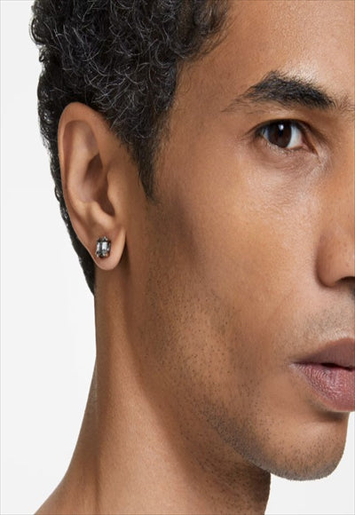 حلق مزين بكريستالة سوداء