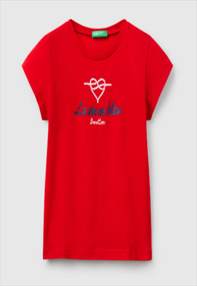 بلوزة حمراء