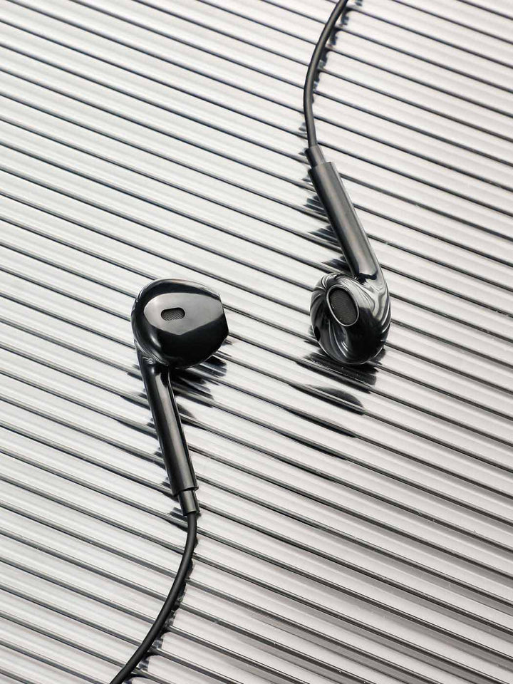 cسماعات أذن صغيرة من النوع