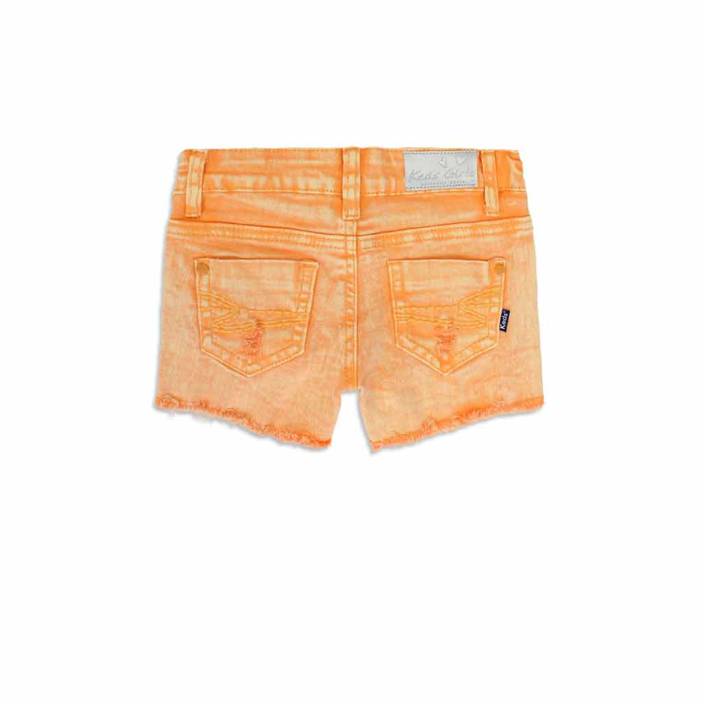 شورت بنهاية ممزقة