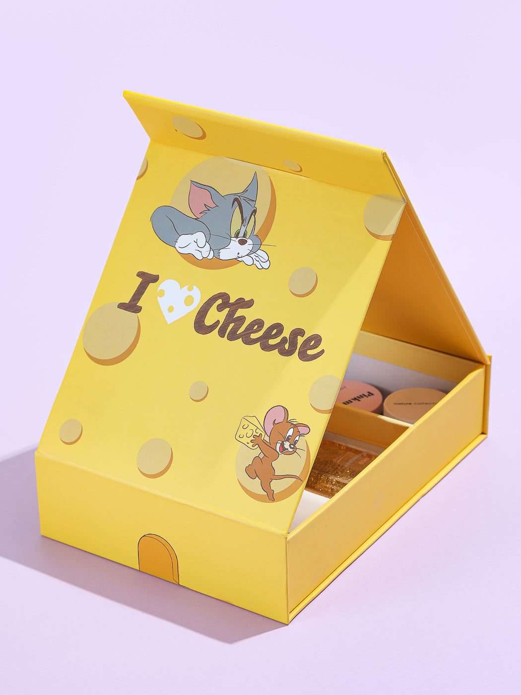 Folding magnifying mirror