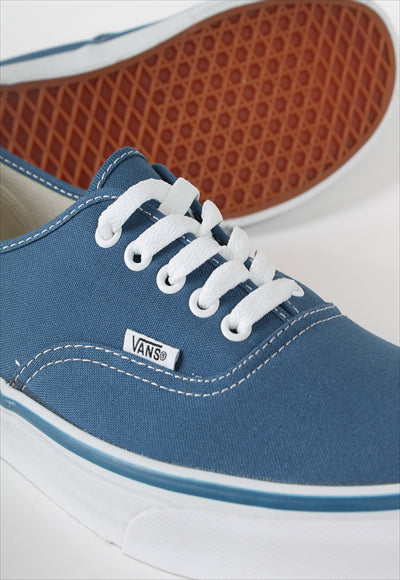 حذاء للجنسين