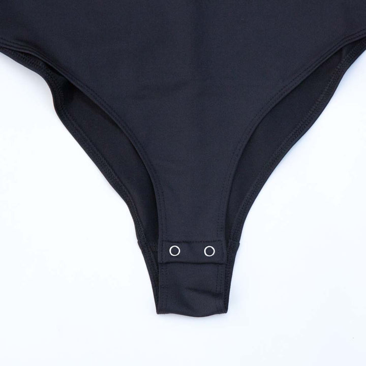 بلوزة بدون أكمام مع كبسات داخلية