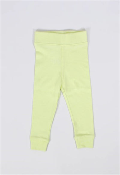 علبة بها 4 سراويل