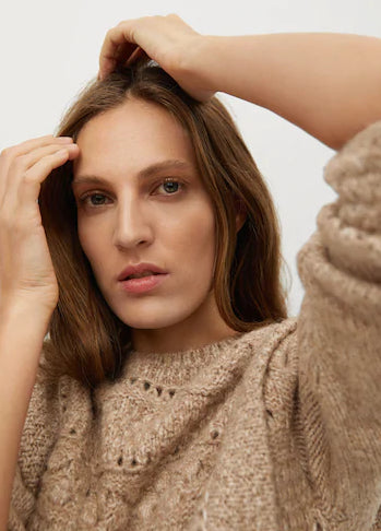 بلوزة صوف قصيرة