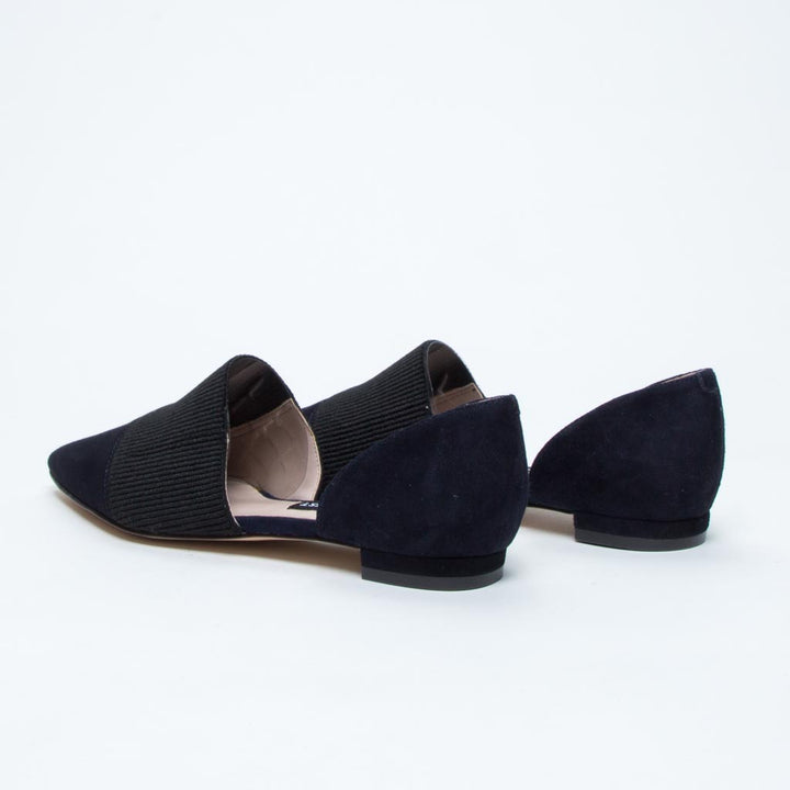 حذاء مدبب عصري