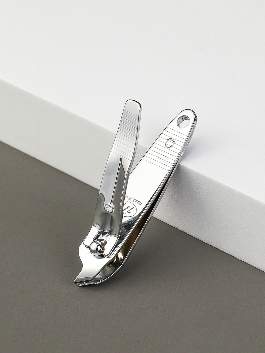 قصاصة اظافر خاصة