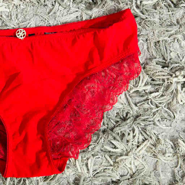 ملابس داخلية جيس