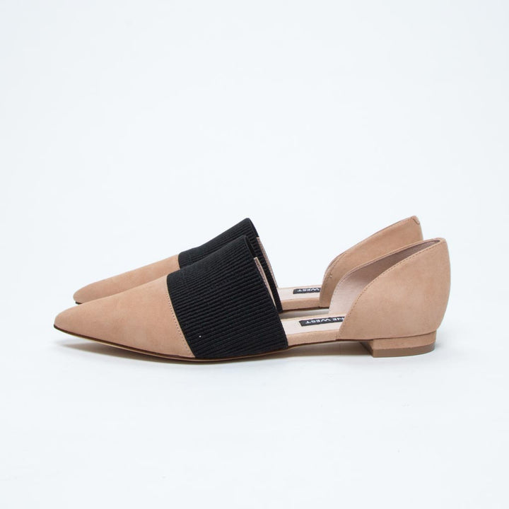 حذاء مدبب عصري