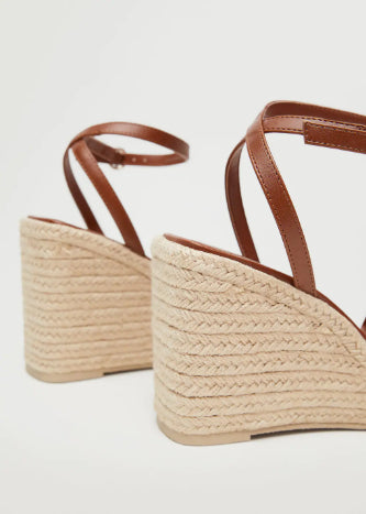 حذاء كعب طويل