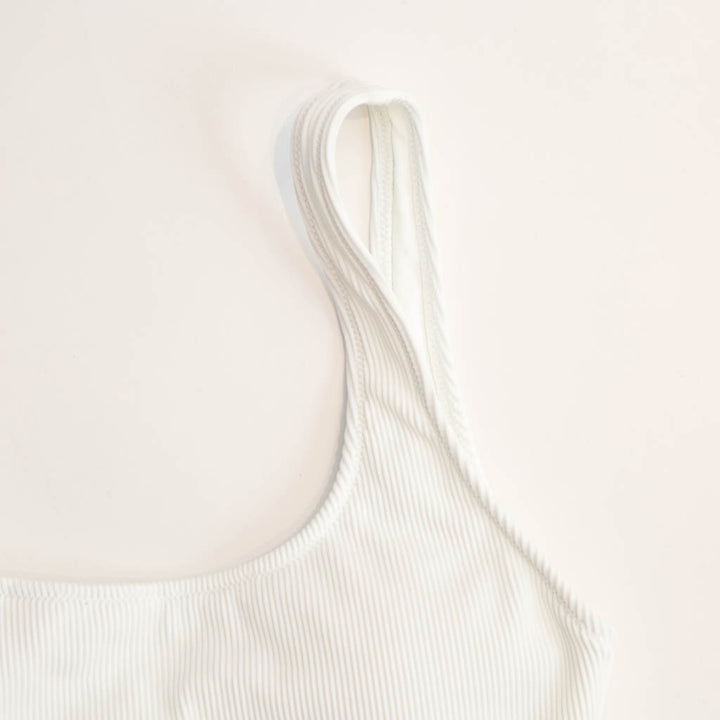 زي سباحة قطعة واحدة