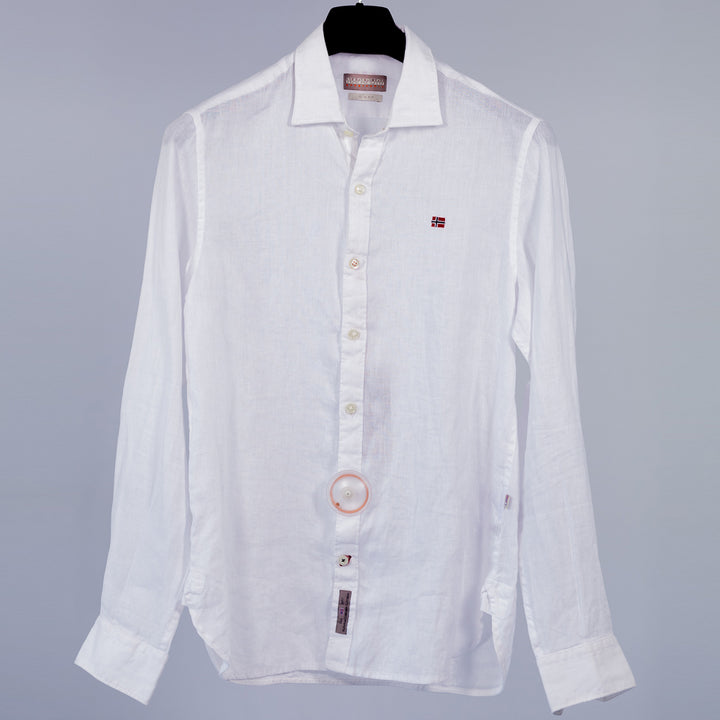 قميص بأزرار