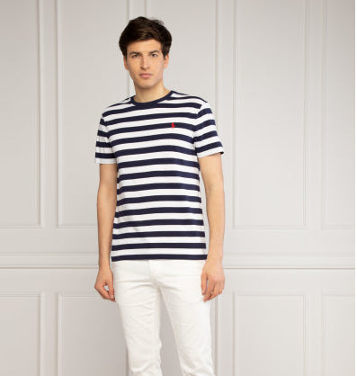 بلوزة مخططة