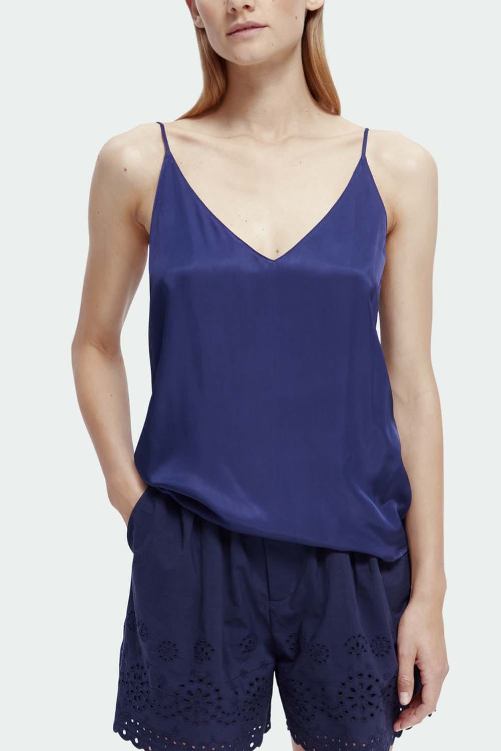 بلوزة بلا أكمام