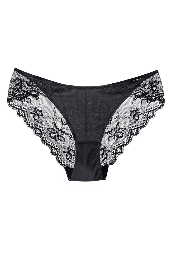 ملابس داخلية نسائية