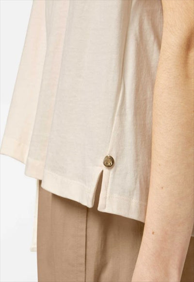 بلوزة بدون اكمام