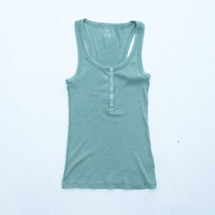 بلوزة بلا اكمام