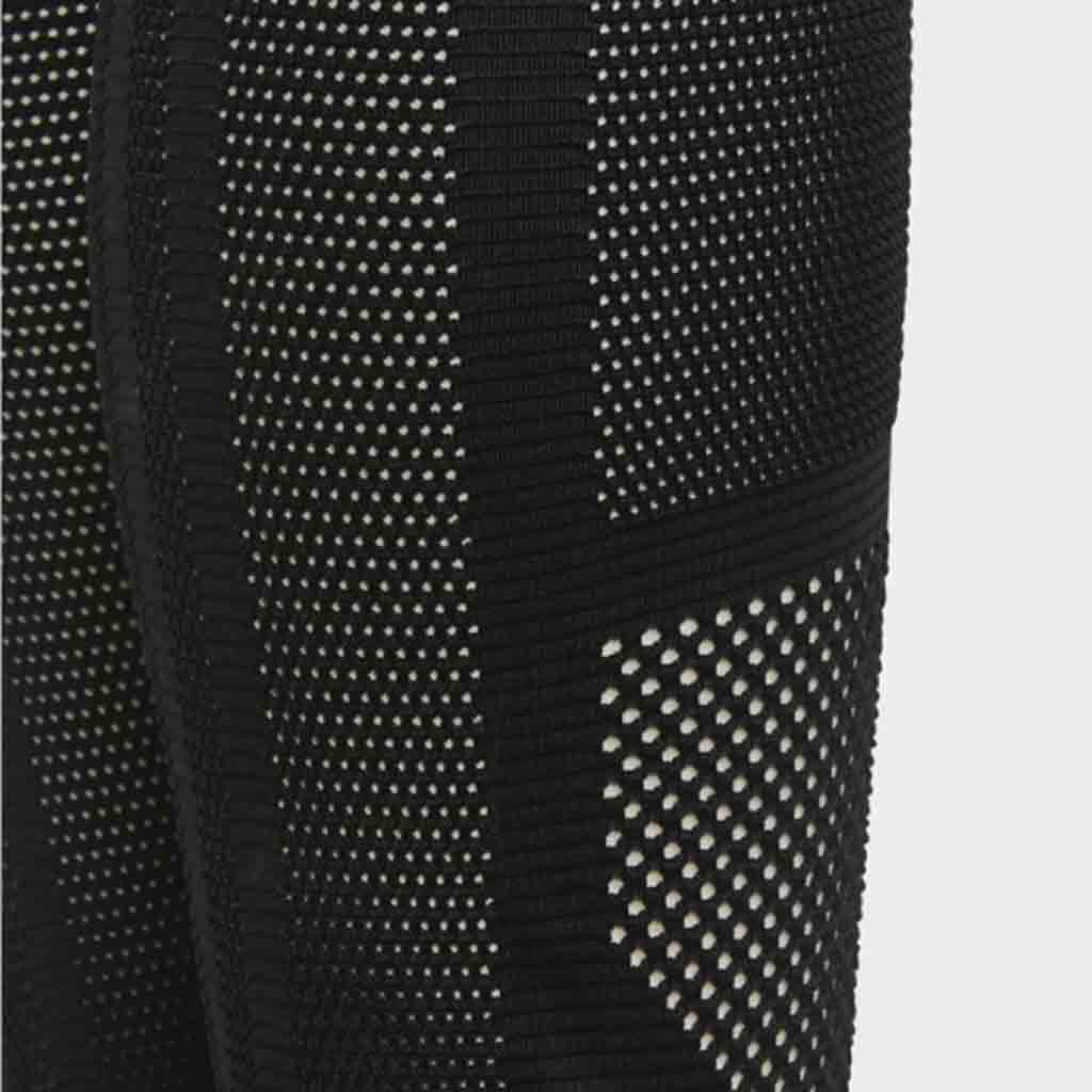 بنطال رياضي ضيق