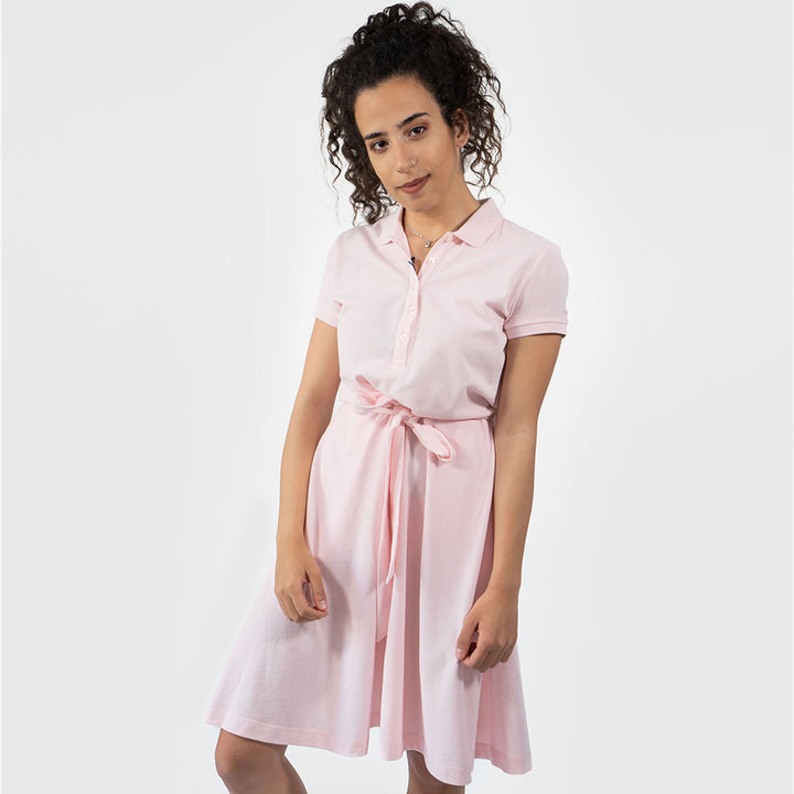 فستان بياقة كلاسيكية