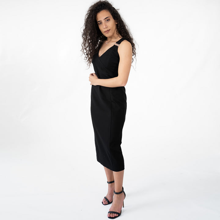 فستان مزين بابزيم