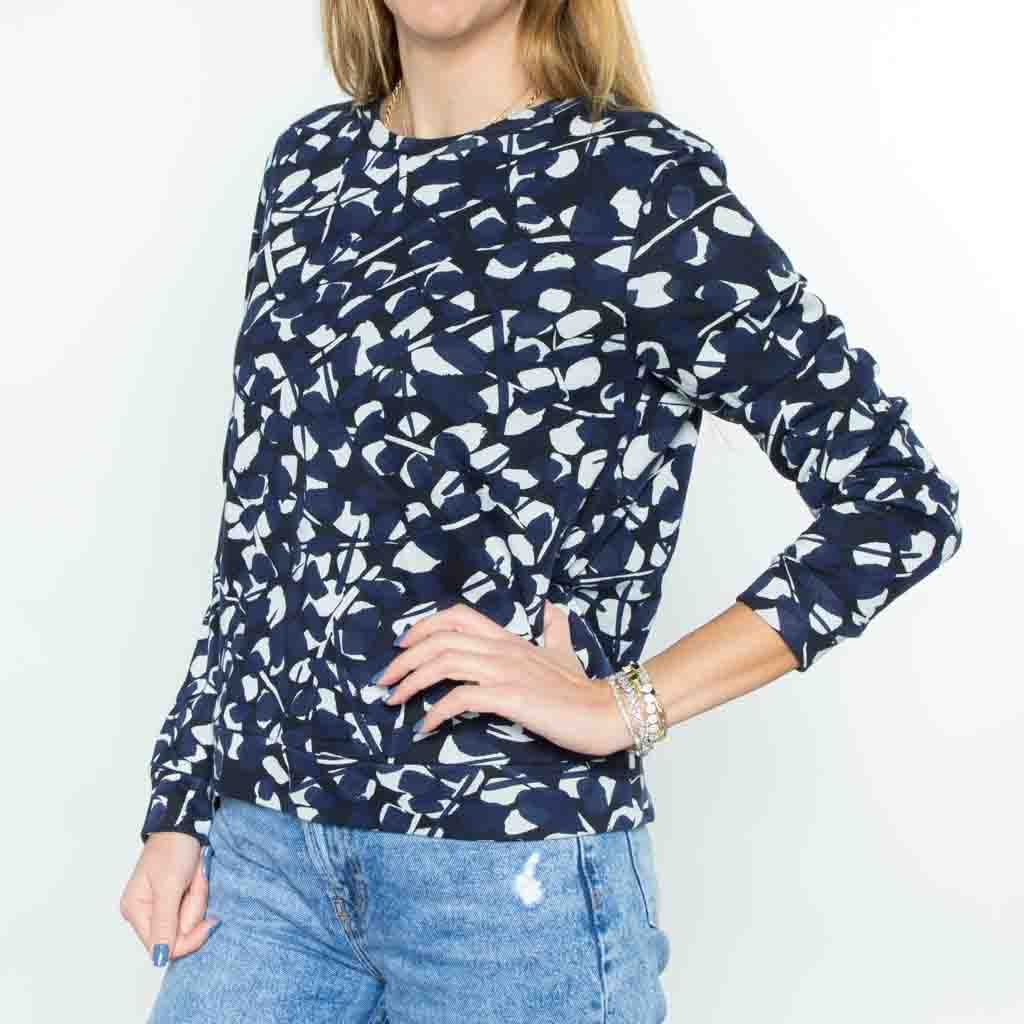 بلوزة بطباعة أزهار