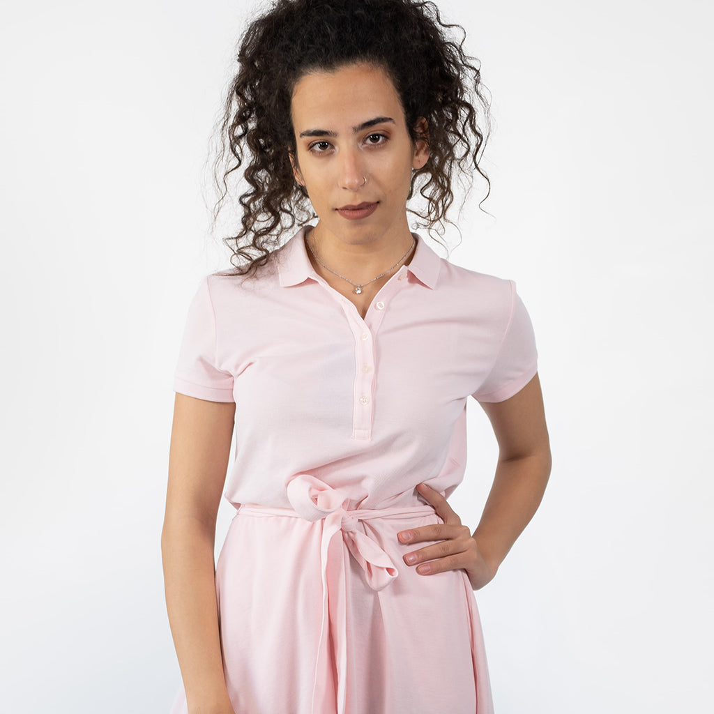 فستان بياقة كلاسيكية